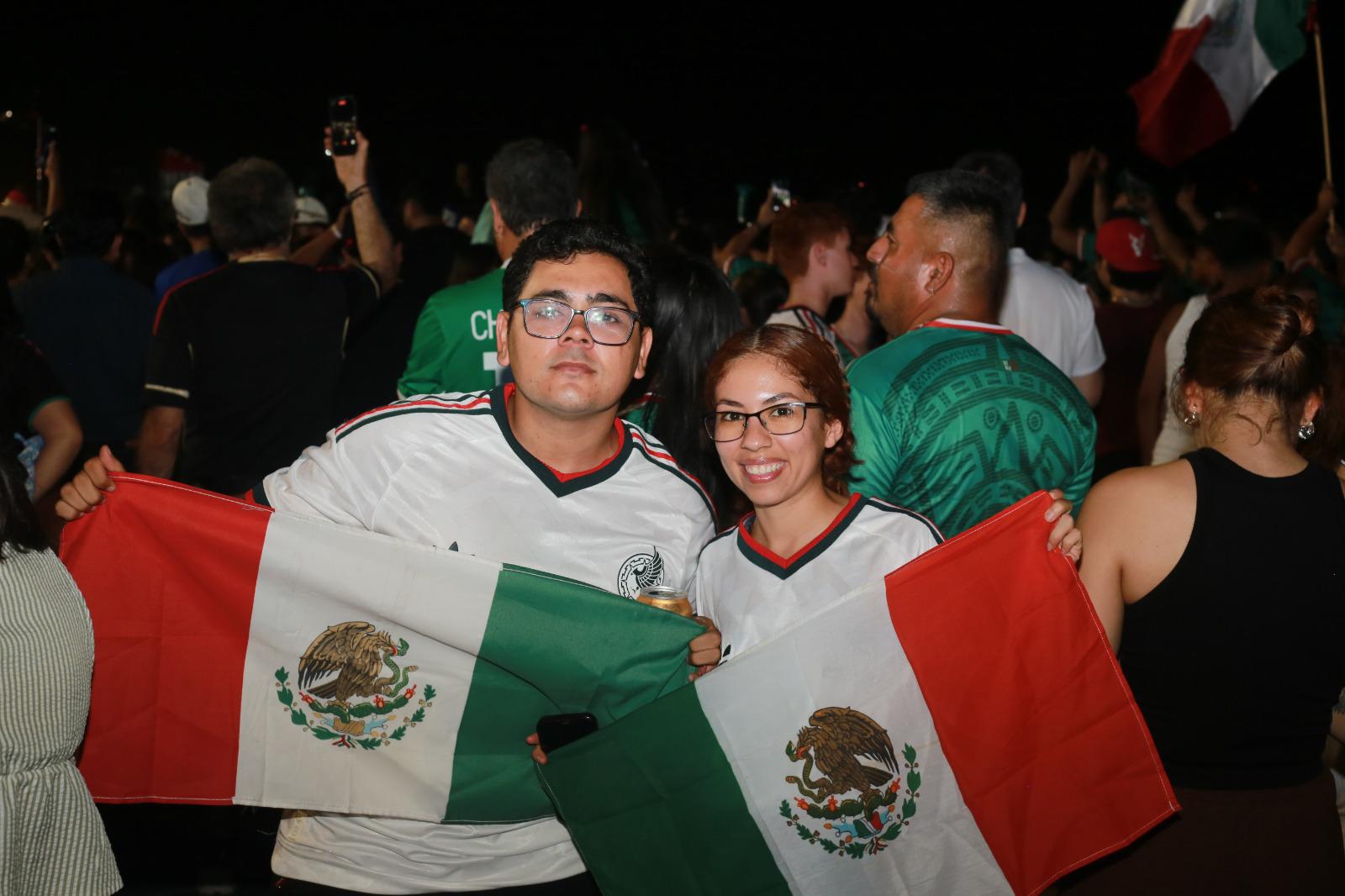 $!México pasa a octavos y a Mazatlán le gana la euforia mundialista