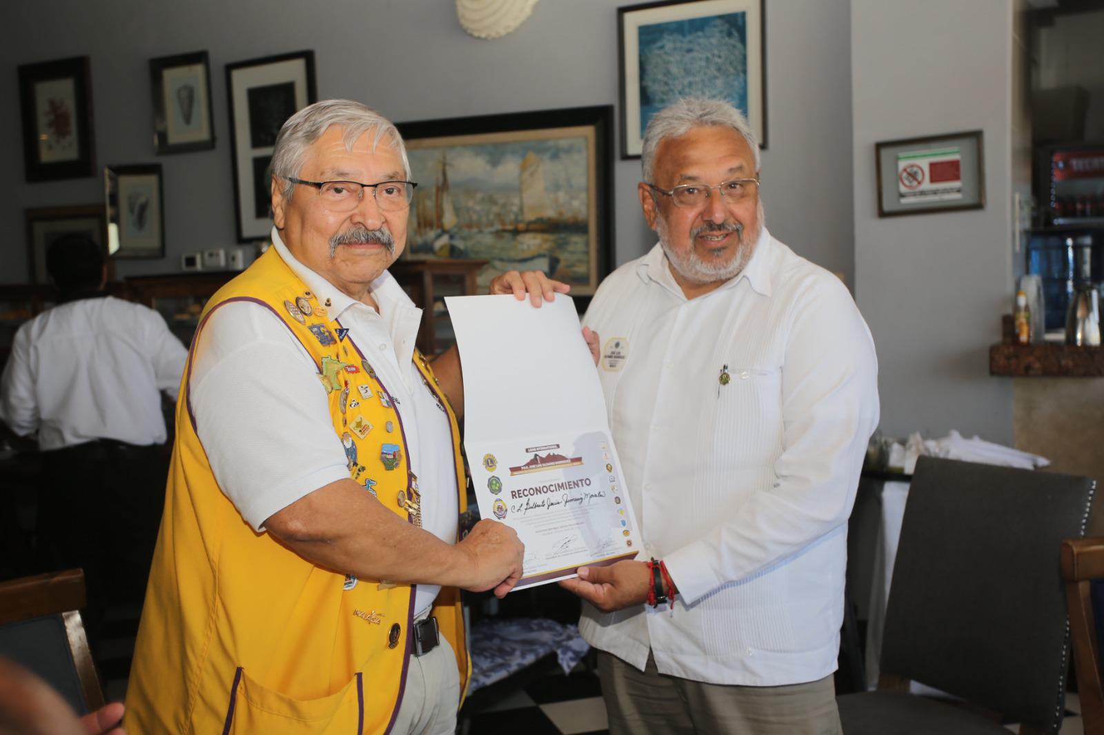 $!Reciben ‘leones’ mazatlecos reconocimientos por su labor altruista