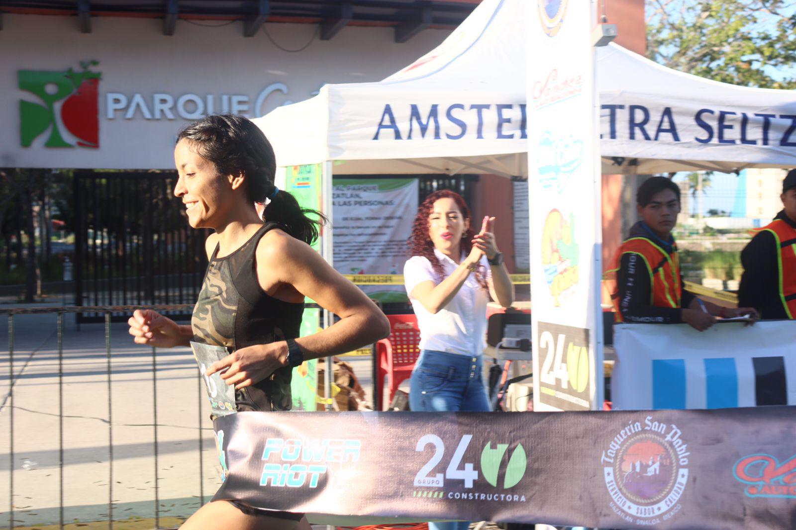 $!Daniela García y Fernando Martínez ganan la Elite de la Urbanianos Premiere 5K