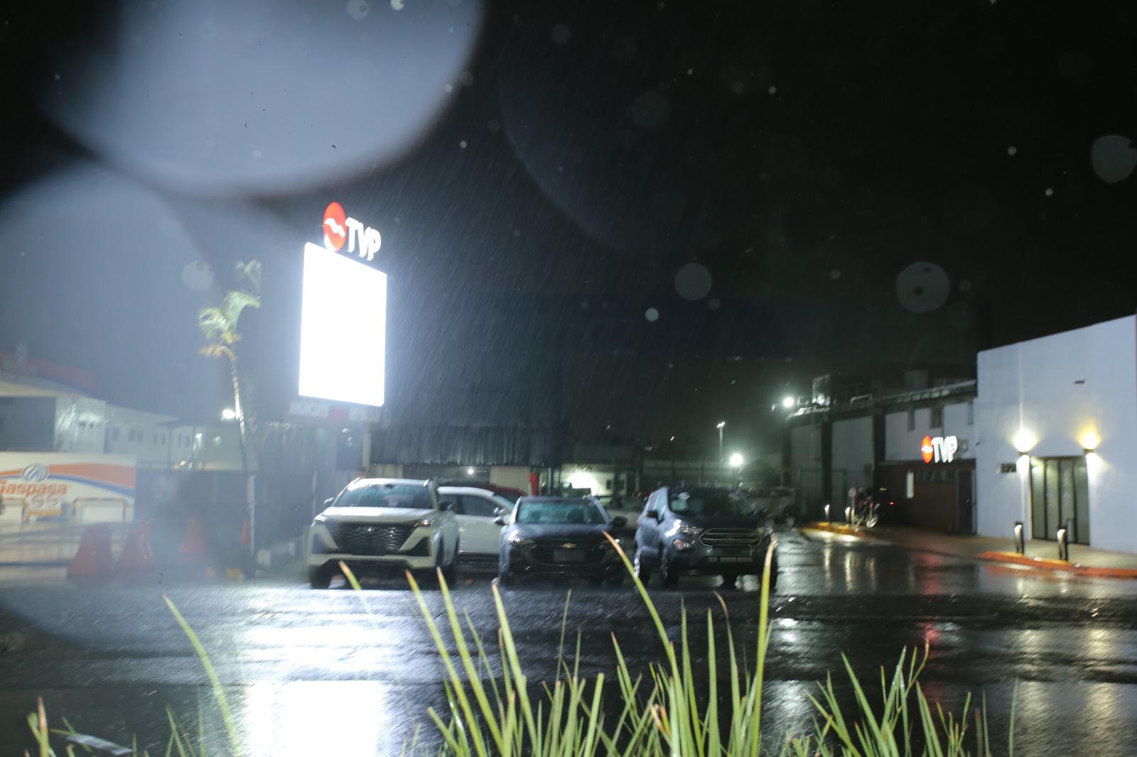 $!Lluvias provocan inundaciones en la Zona Dorada y varias zonas de Mazatlán