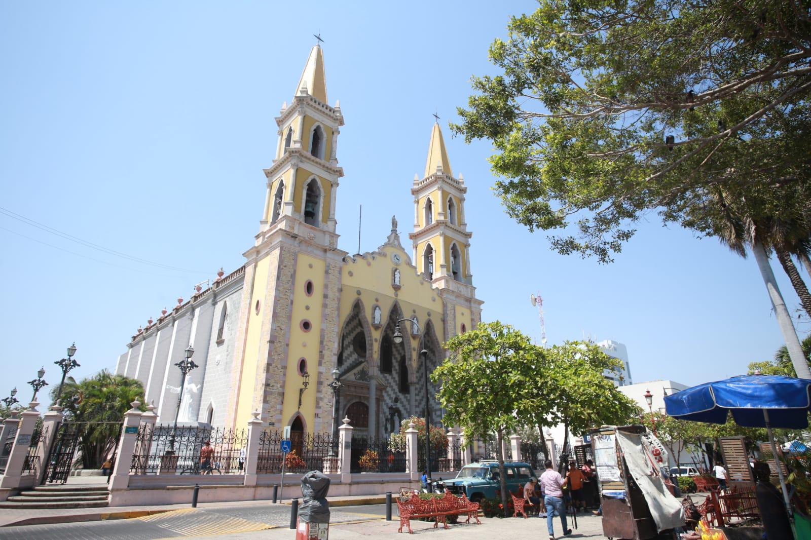 $!Repican campanas de Catedral de Mazatlán para recordar a víctimas de la violencia