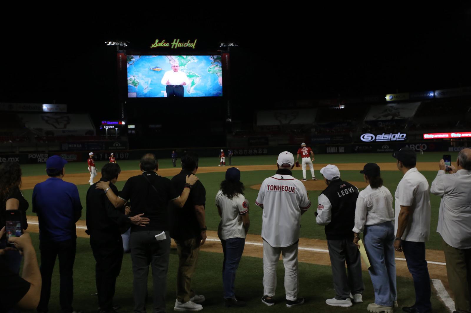 $!Recibe empresario Leovi Carranza Premio Orgullo Mazatlán 2025