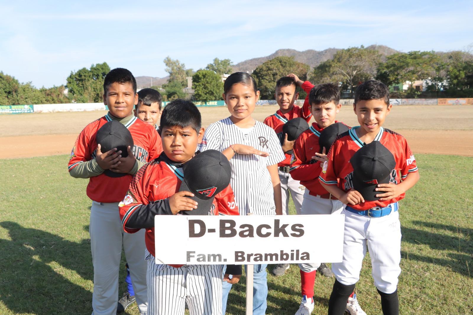 $!Club Deportivo Peli-kanos realizó su inaguración de la Temporada infantil 2025-2026, en honor a Antonio Mora Barrón