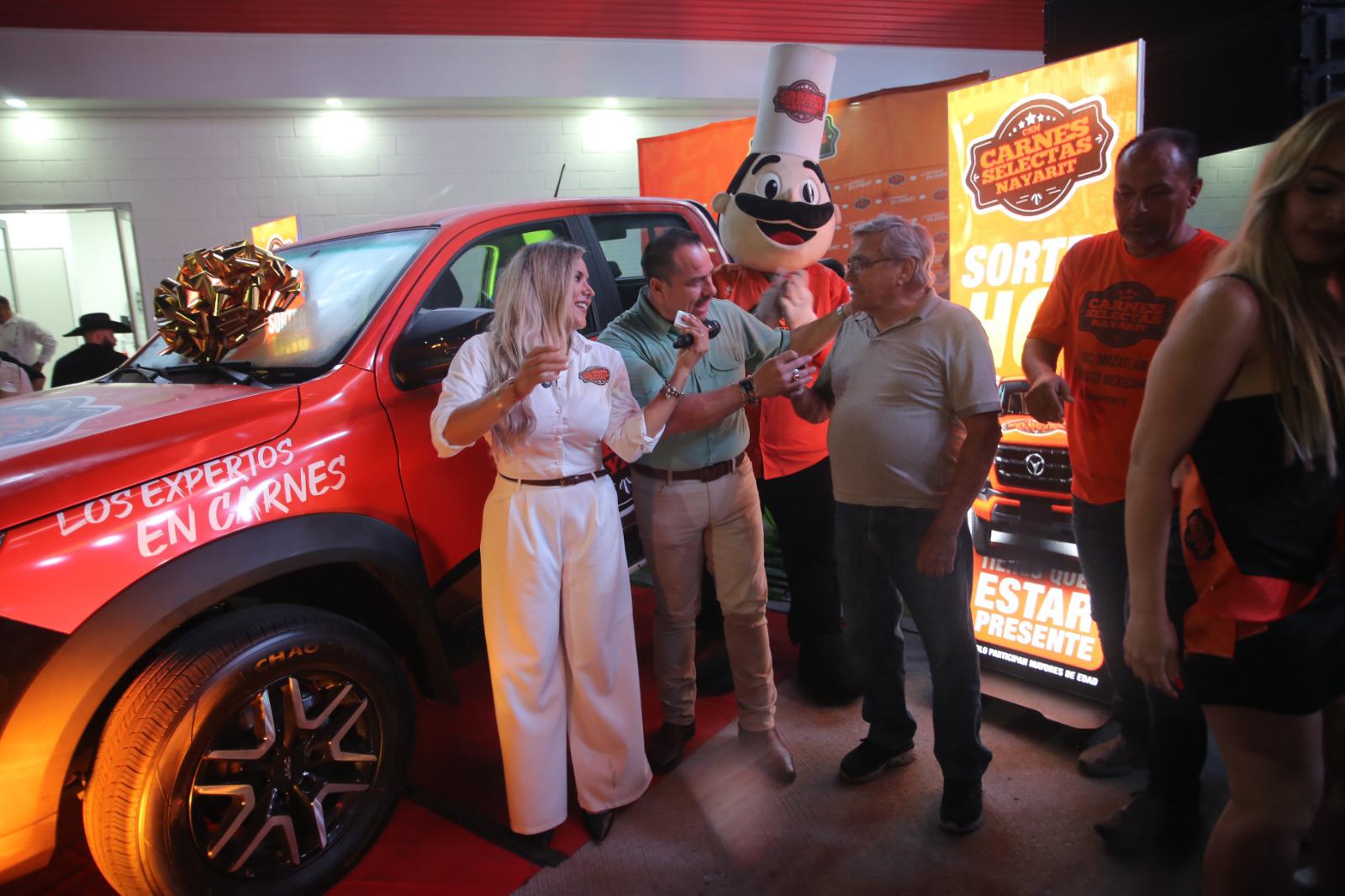 $!Entrega Carnes Selectas Nayarit Camioneta JAC Frison a un cliente en Mazatlán