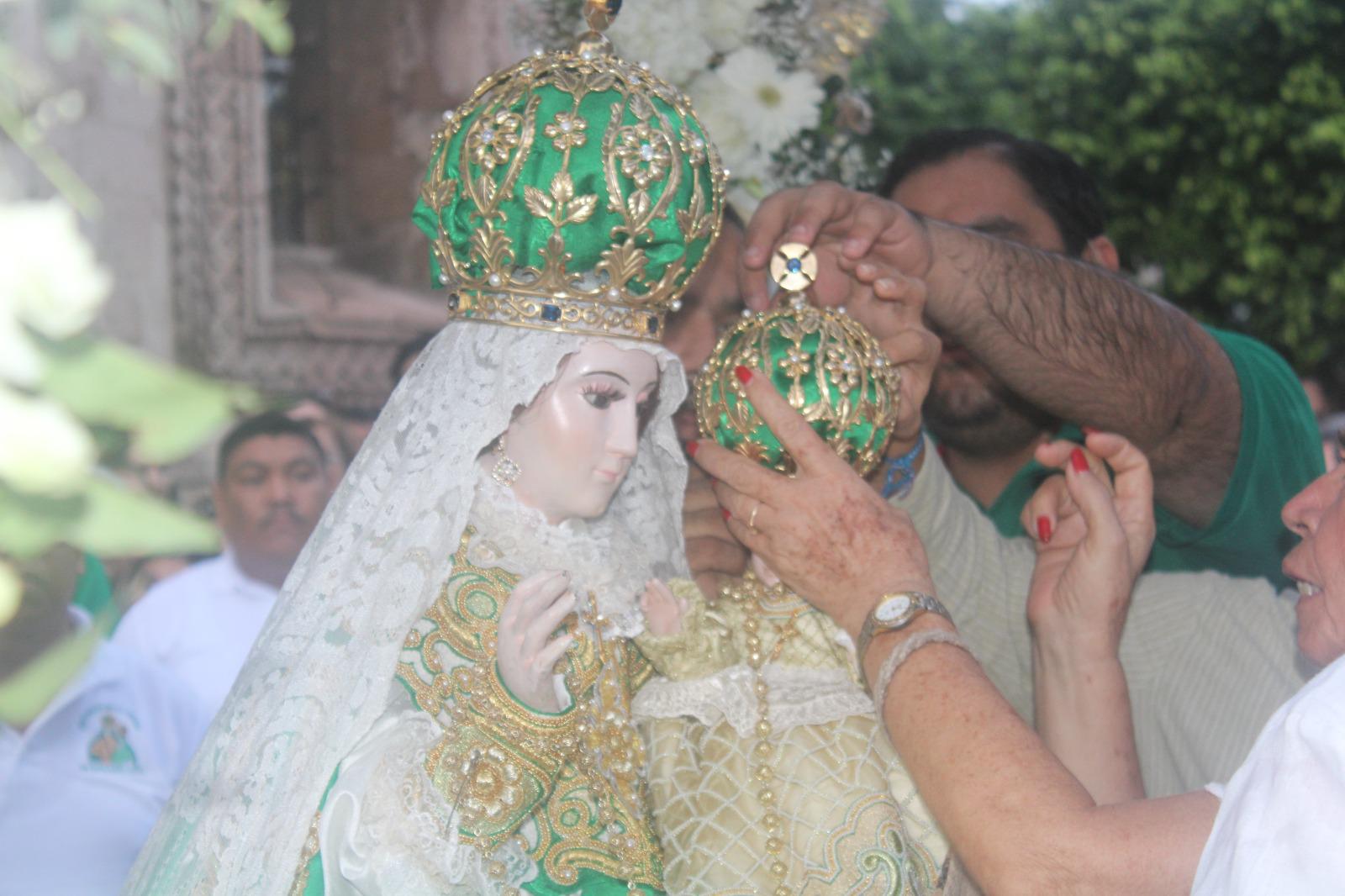$!Intenso calor aviva fervor en feligreses durante la edición 294 de la solemnidad de la Virgen del Rosario