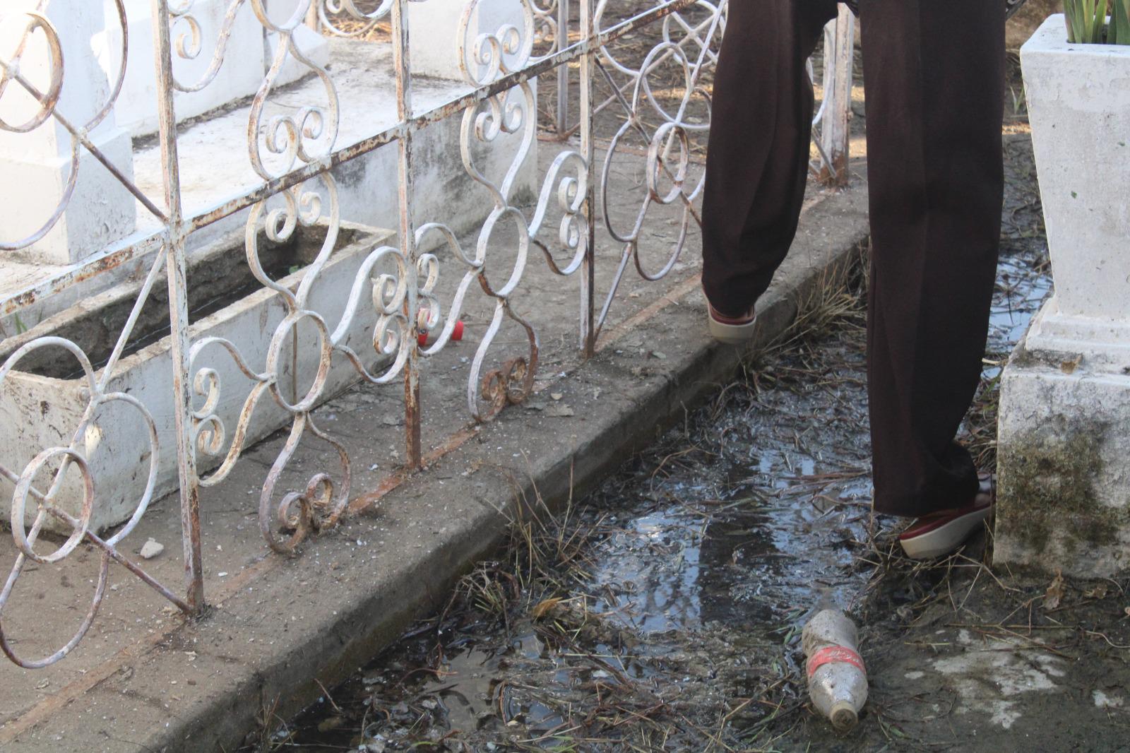 $!‘Brotan’ quejas sobre limpieza y seguridad en panteón municipal de Rosario