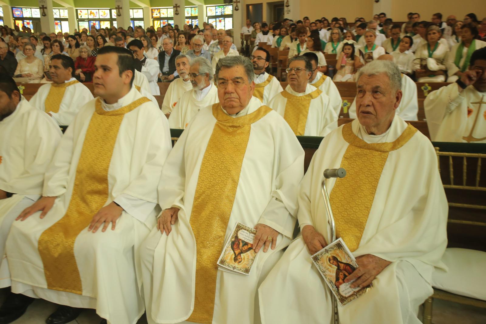 $!Celebra el Padre Horacio Hernández 50 años de sacerdocio