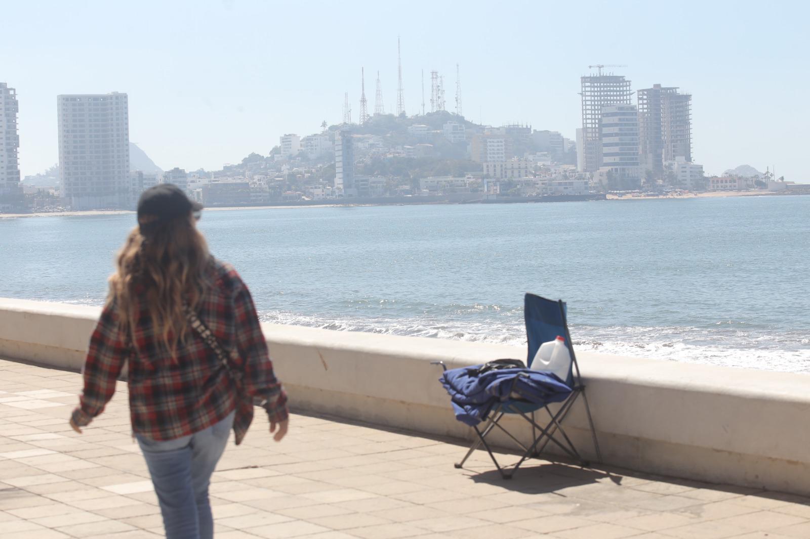 $!Reservan mazatlecos con anticipación un sitio para disfrutar del desfile de Carnaval