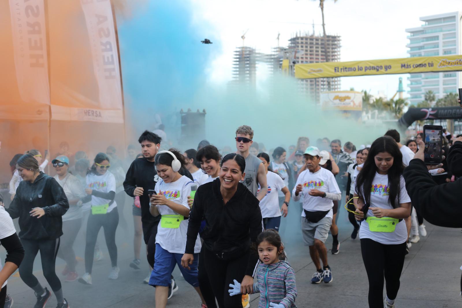 $!Mil 500 participantes viven una fiesta en la Carrera Píntate 5K Mazatún