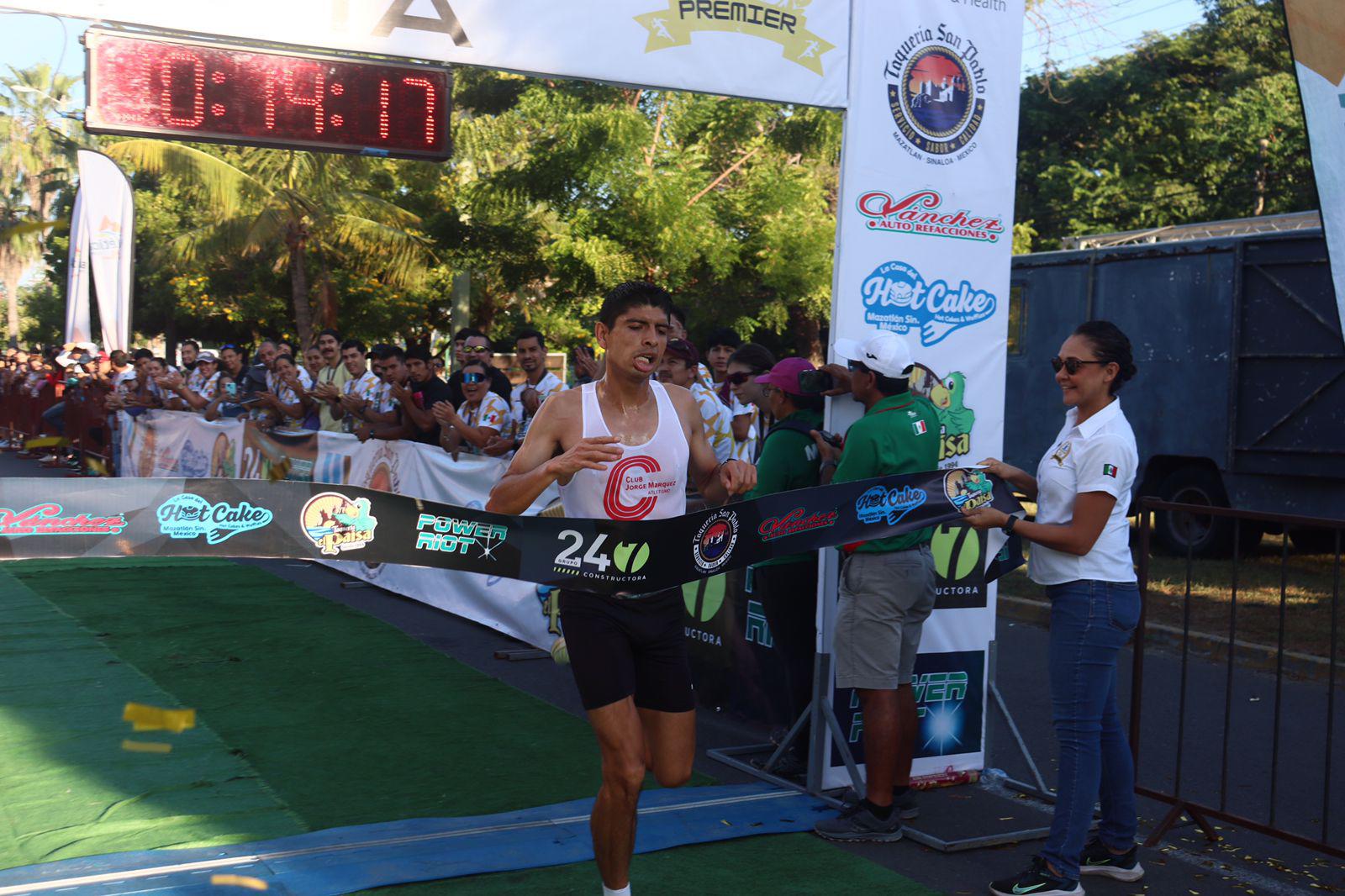 $!Daniela García y Fernando Martínez ganan la Elite de la Urbanianos Premiere 5K