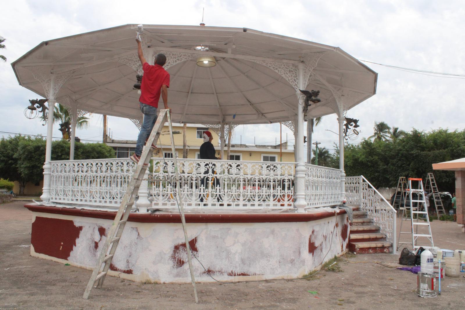 $!Tras 8 años de abandono, empresario local rehabilita la plaza Lola Beltrán en El Rosario
