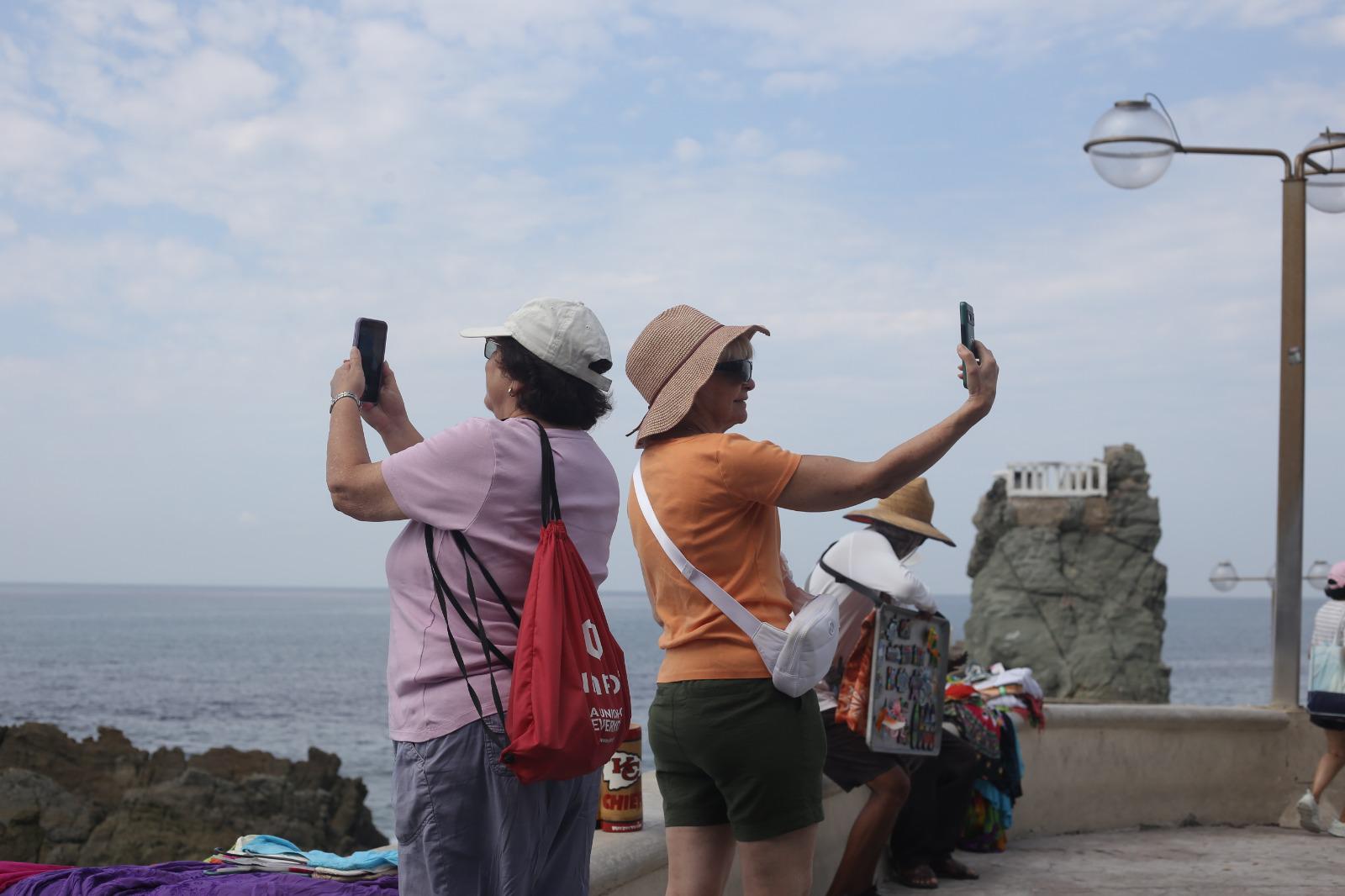 $!Recibe Mazatlán a los cruceros turísticos Koningsdam y Carnival Firenze