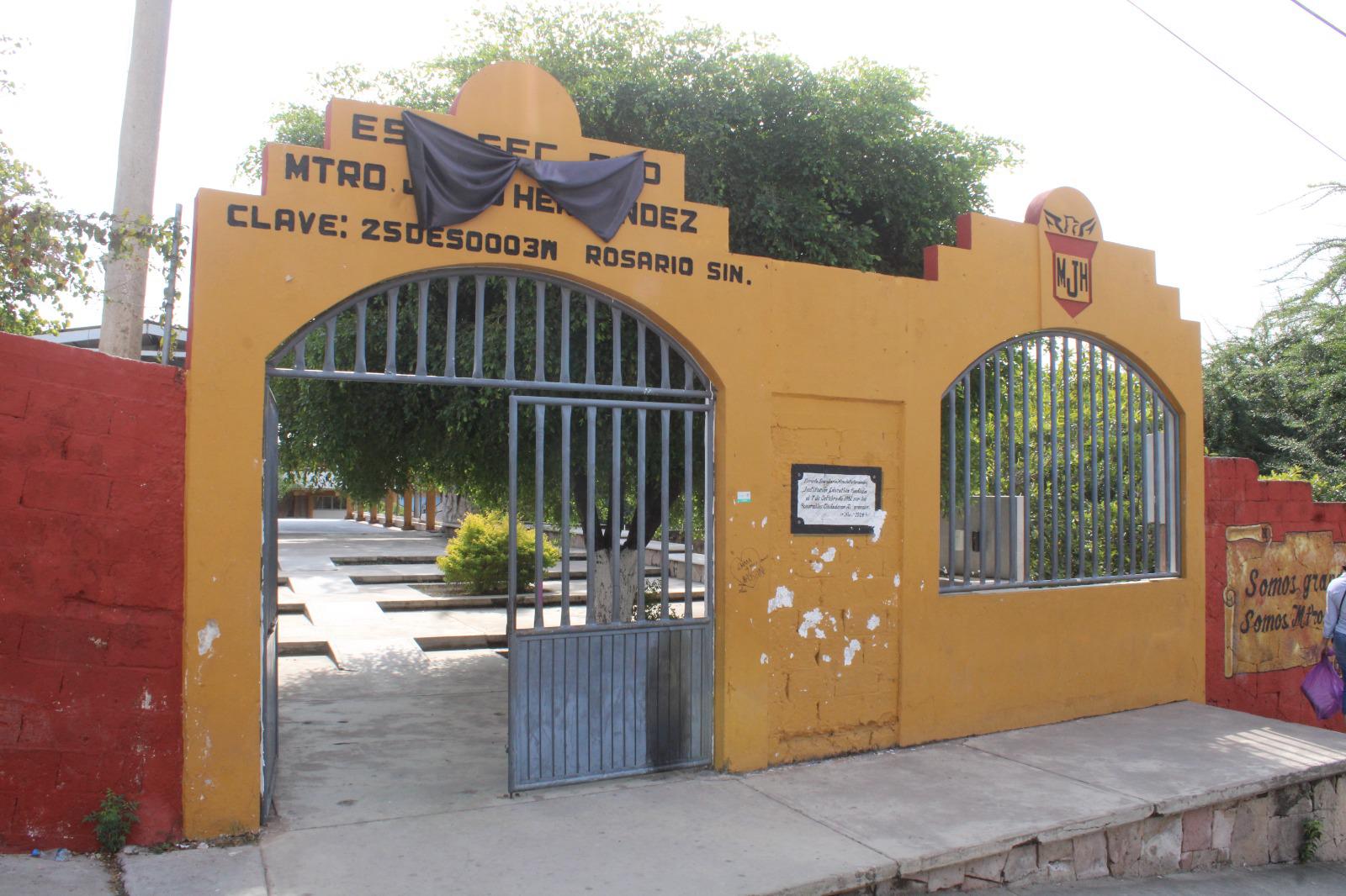 $!Padres de familia reclaman maestros y mejoras de plantel en secundaria de Rosario