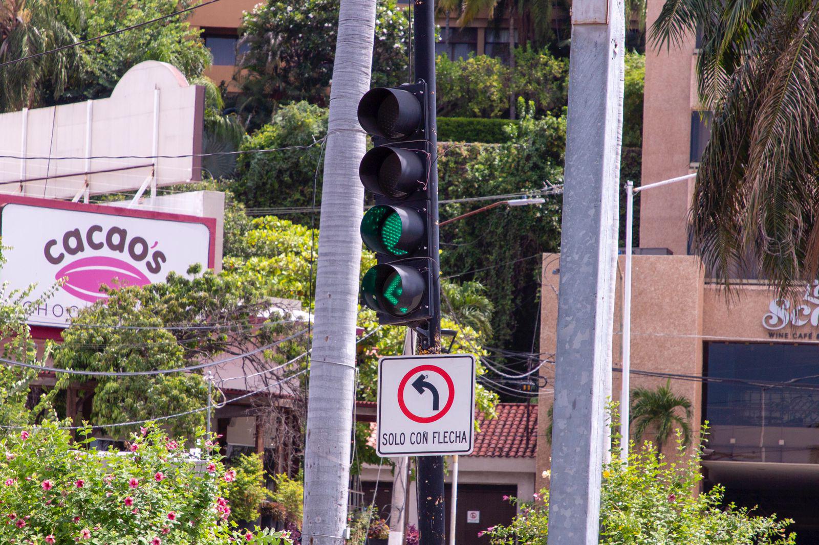 $!Culiacán mantiene ‘a prueba’ la isleta, los semáforos y agentes de tránsito en La Lomita