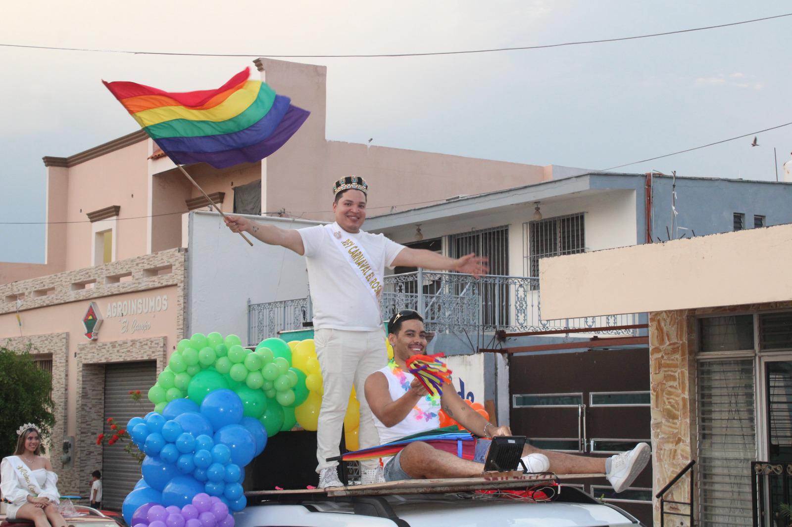 $!Marcha LGBT+ en Rosario se viste de blanco en memoria de víctimas de crímenes de odio