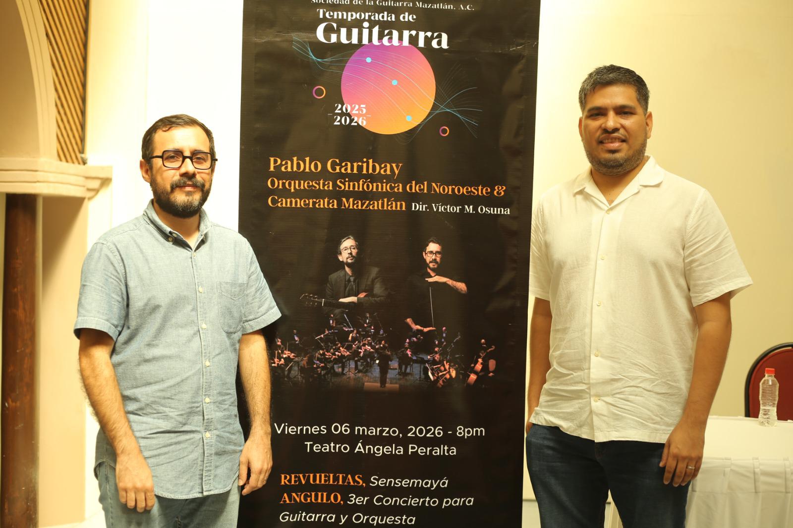 $!La Orquesta Sinfónica del Noroeste y la Camerata Mazatlán unirán talentos bajo la dirección de Víctor Manuel Osuna. Aquí Osuna junto a Jorge Birrueta.