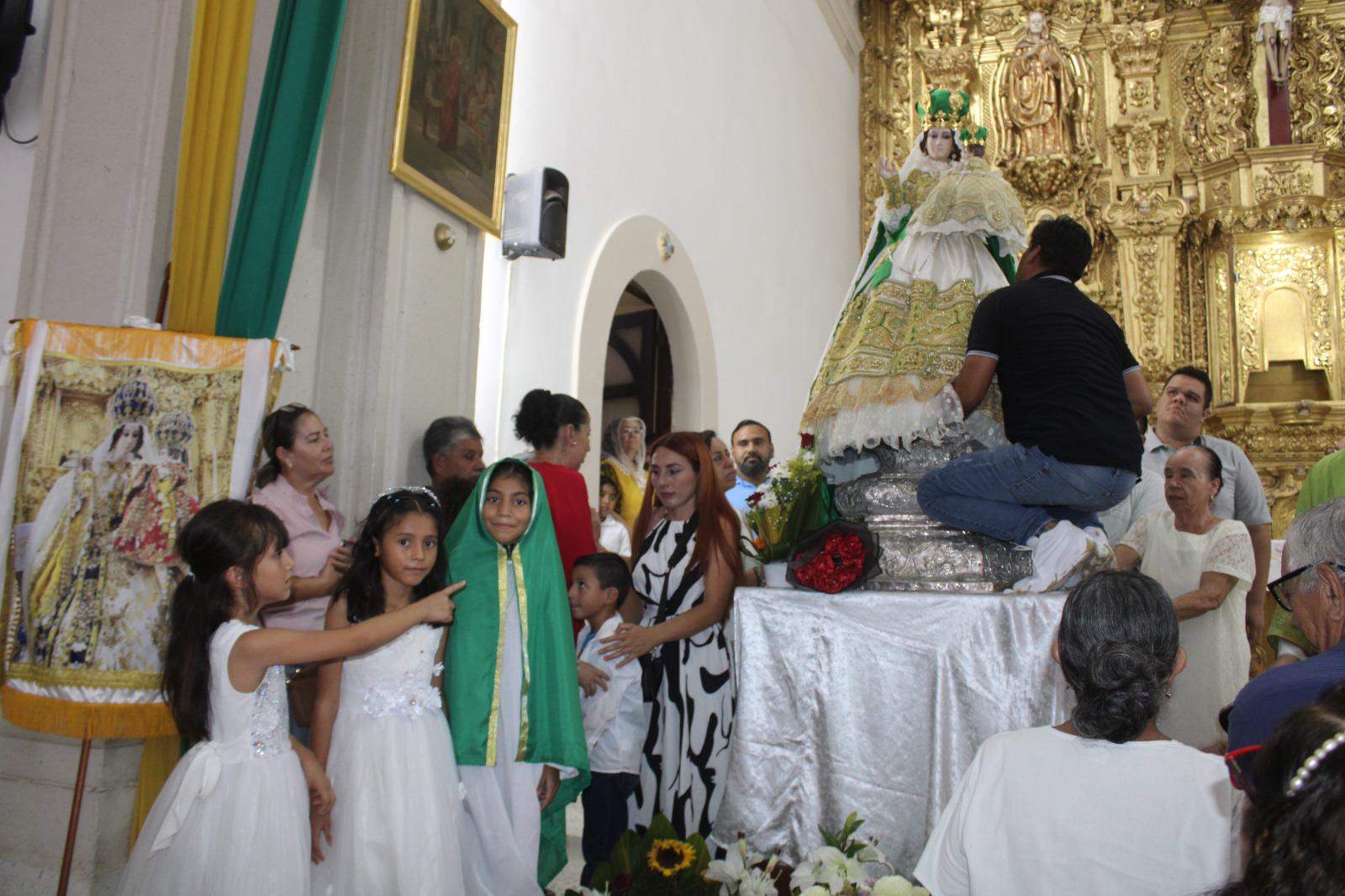 $!Retorna la Virgen del Rosario a su retablo en medio de la fiesta de Todos los Santos