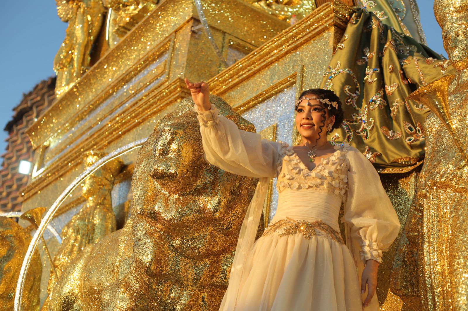 $!A la sombra del atardecer, cierra Mazatlán su Carnaval con un emotivo desfile