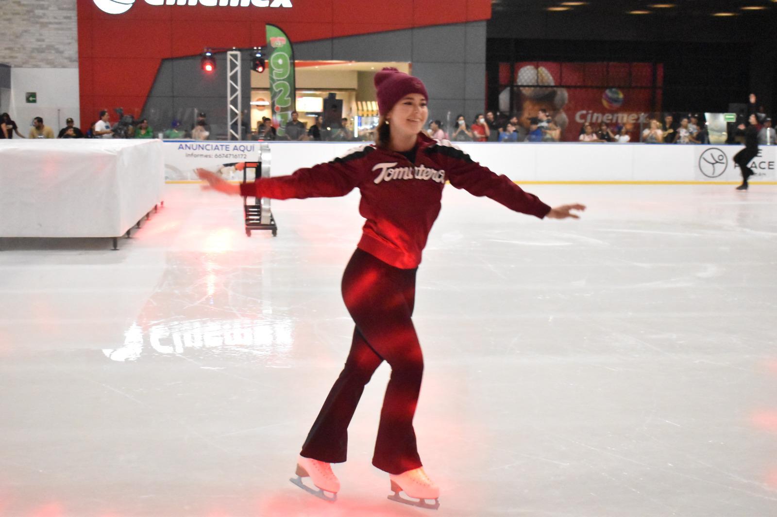 $!Tomateros de Culiacán presenta sus uniformes con espectáculo sobre hielo