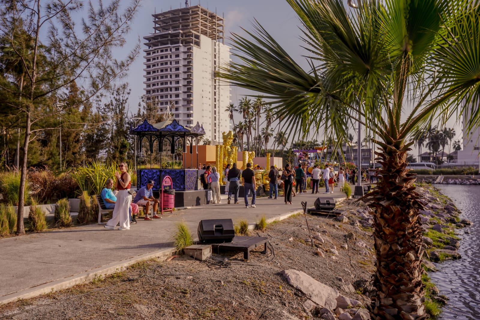 $!Día con día cientos de visitantes recorren el interior del recinto.