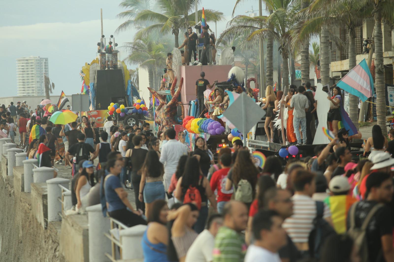 $!Marcha Maz Orgullo 2025 llena el malecón de Mazatlán de color y alegría