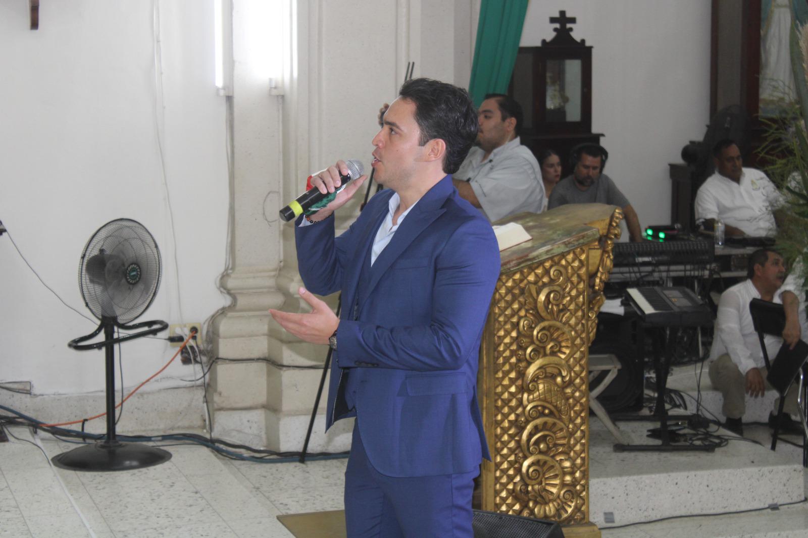 $!María Elena Leal pide paz en Sinaloa durante Las Mañanitas a la Virgen del Rosario