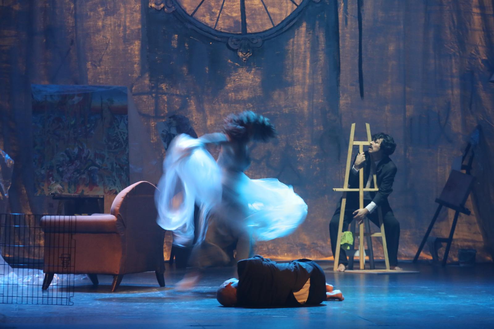 $!Las emociones cobraron fuerza a través del movimiento corporal de los bailarines durante la puesta en escena.