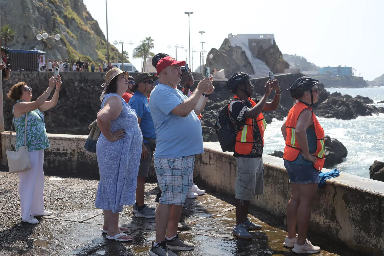 $!Recibe Mazatlán a los cruceros turísticos Koningsdam y Carnival Firenze