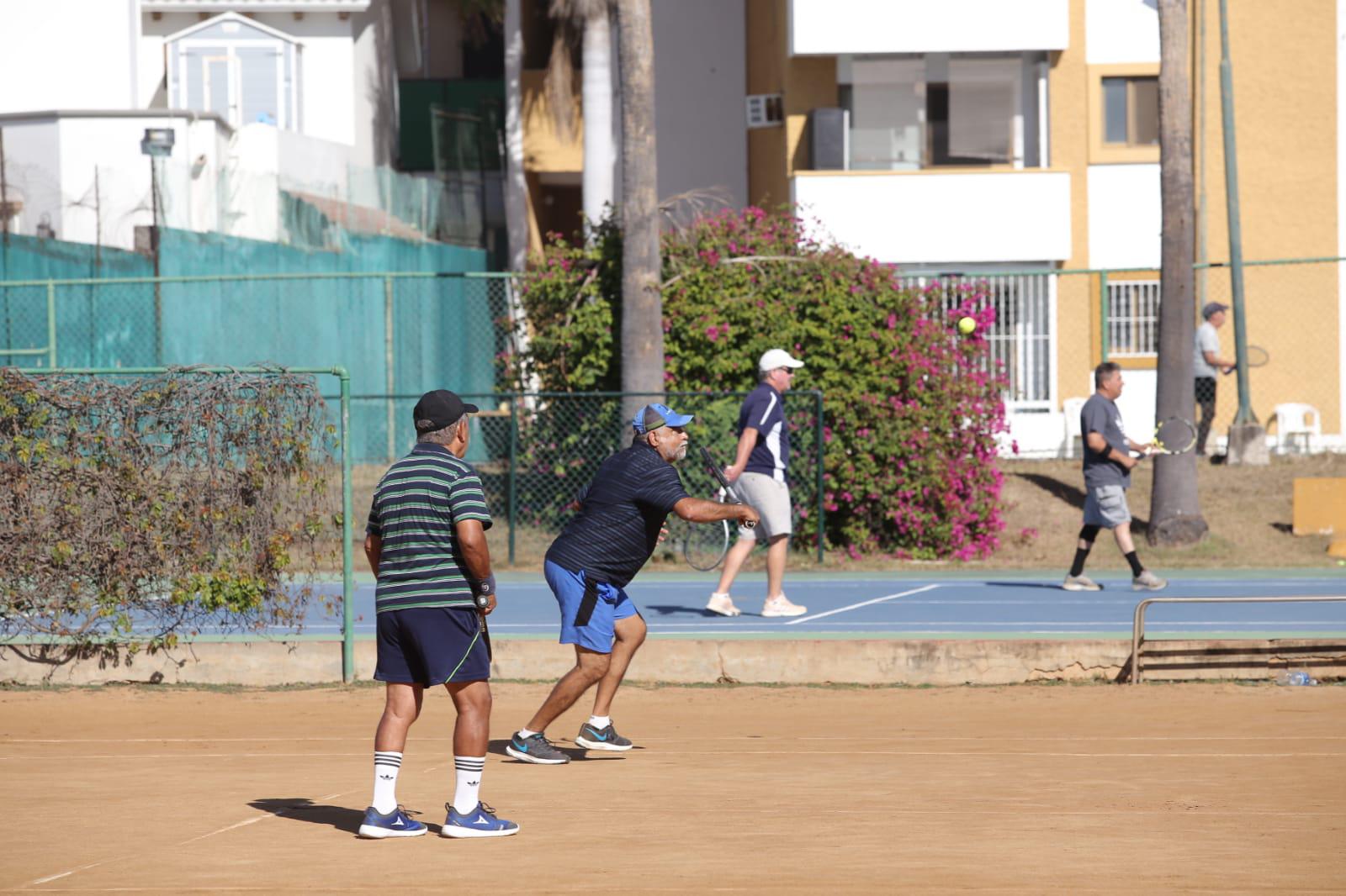 $!Suman Herrera y Villasana su segundo triunfo en la Copa Carnaval de Tenis Racquet Club Las Gaviotas