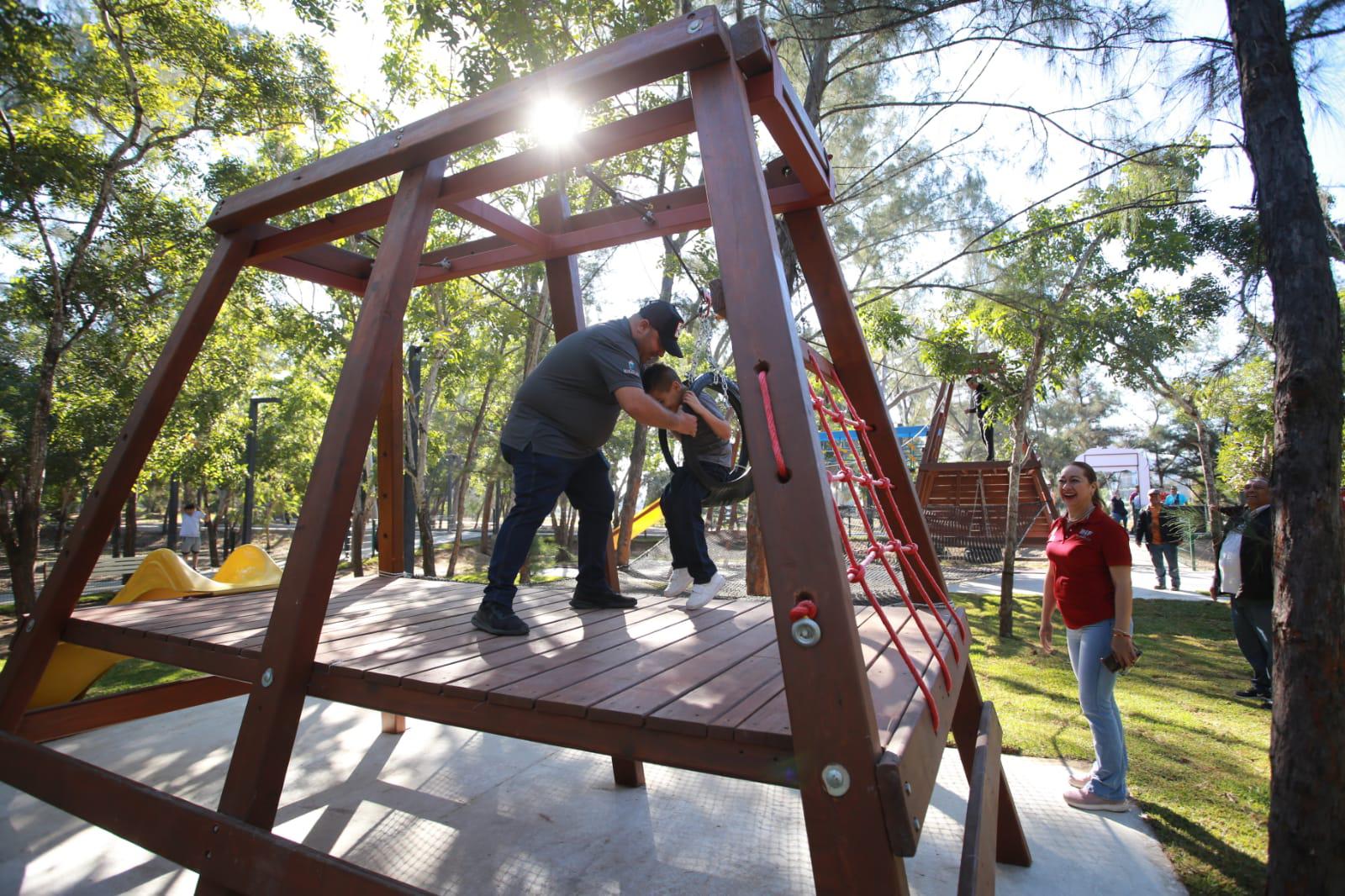 $!Inauguran área de juegos en el Parque Central de Mazatlán
