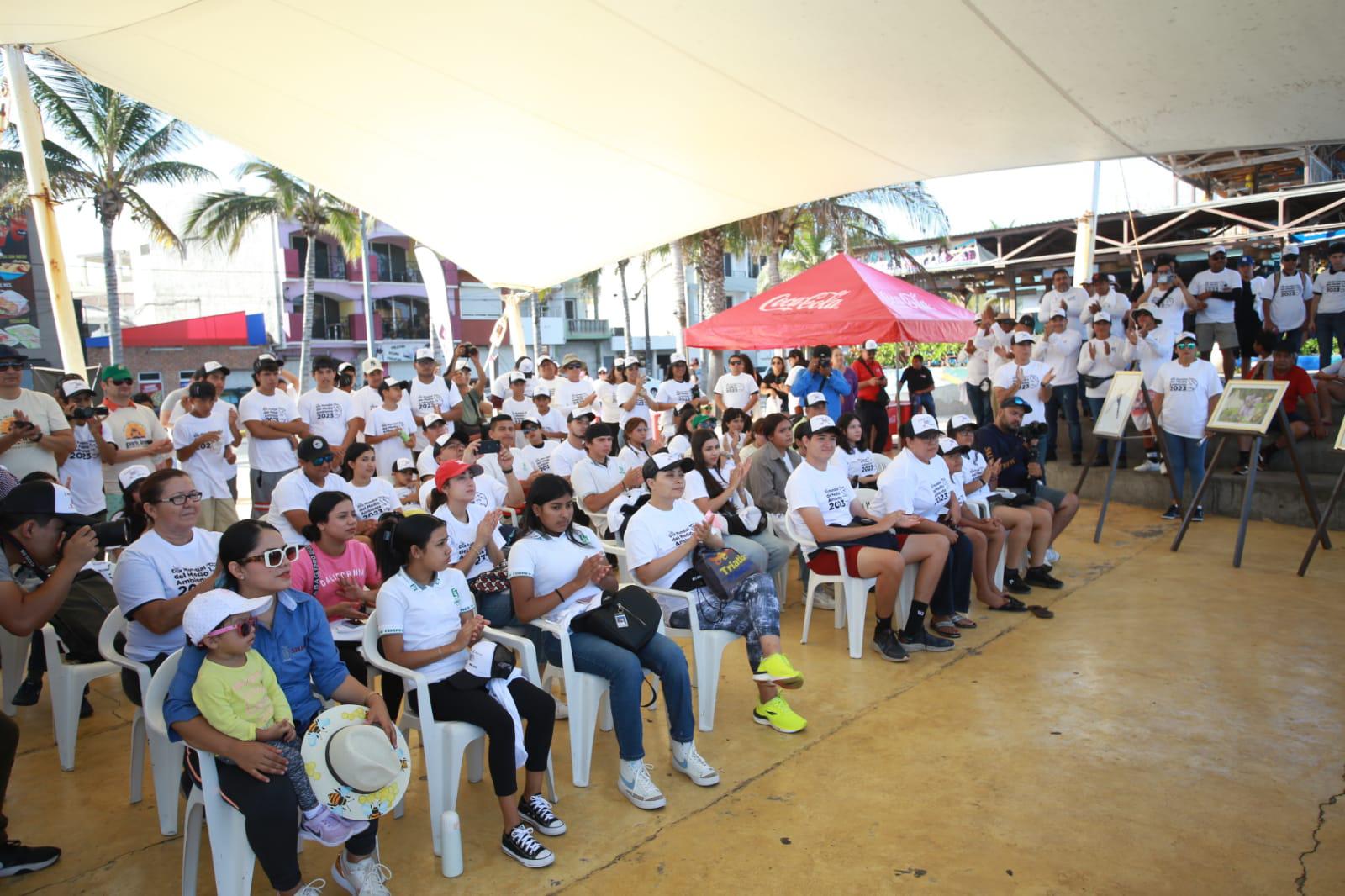 $!Limpian playas de Mazatlán para concientizar en Día del Medio Ambiente