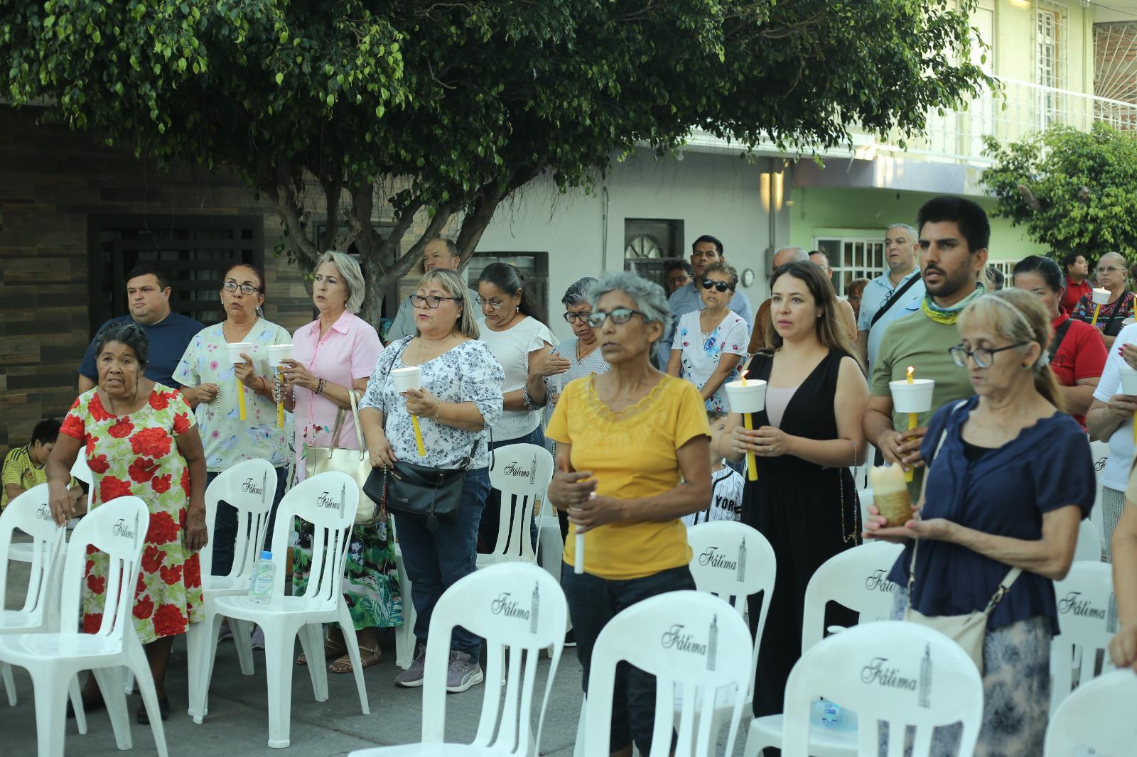 $!Celebran última procesión y rezo del Rosario previo a los festejos de la Virgen de Fátima