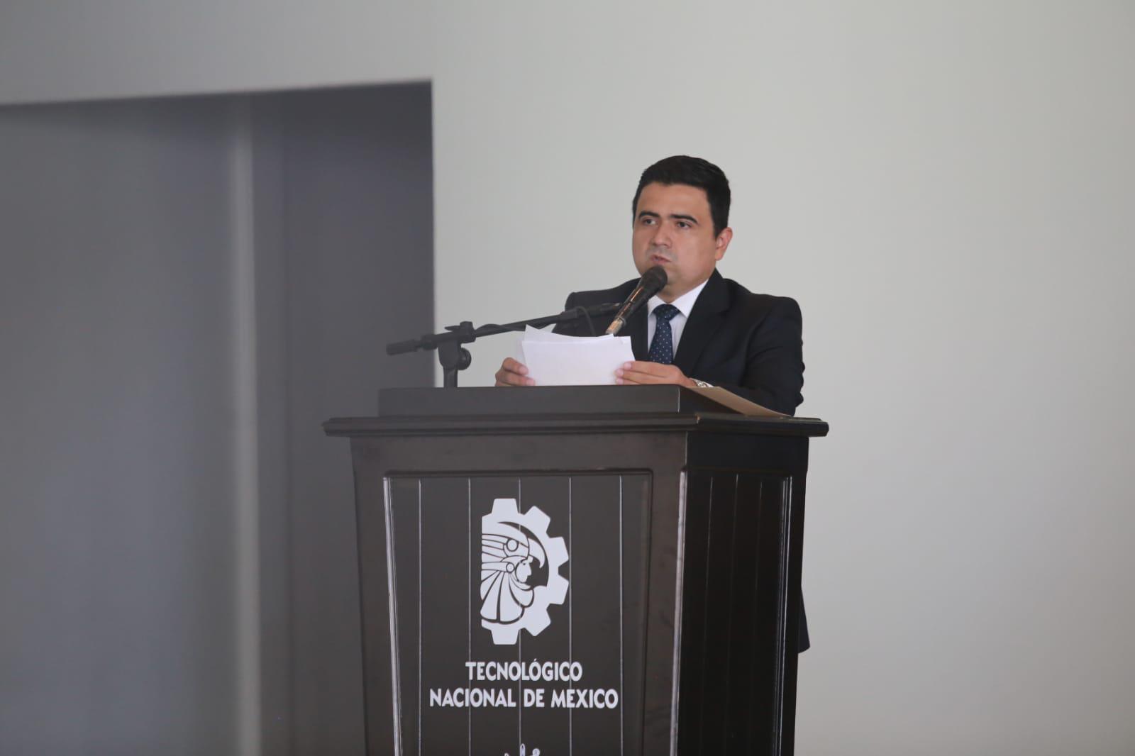 $!La ceremonia estuvo encabezada por David Noriega Urquídez, director del plantel, quien expresó un mensaje a los alumnos egresados.