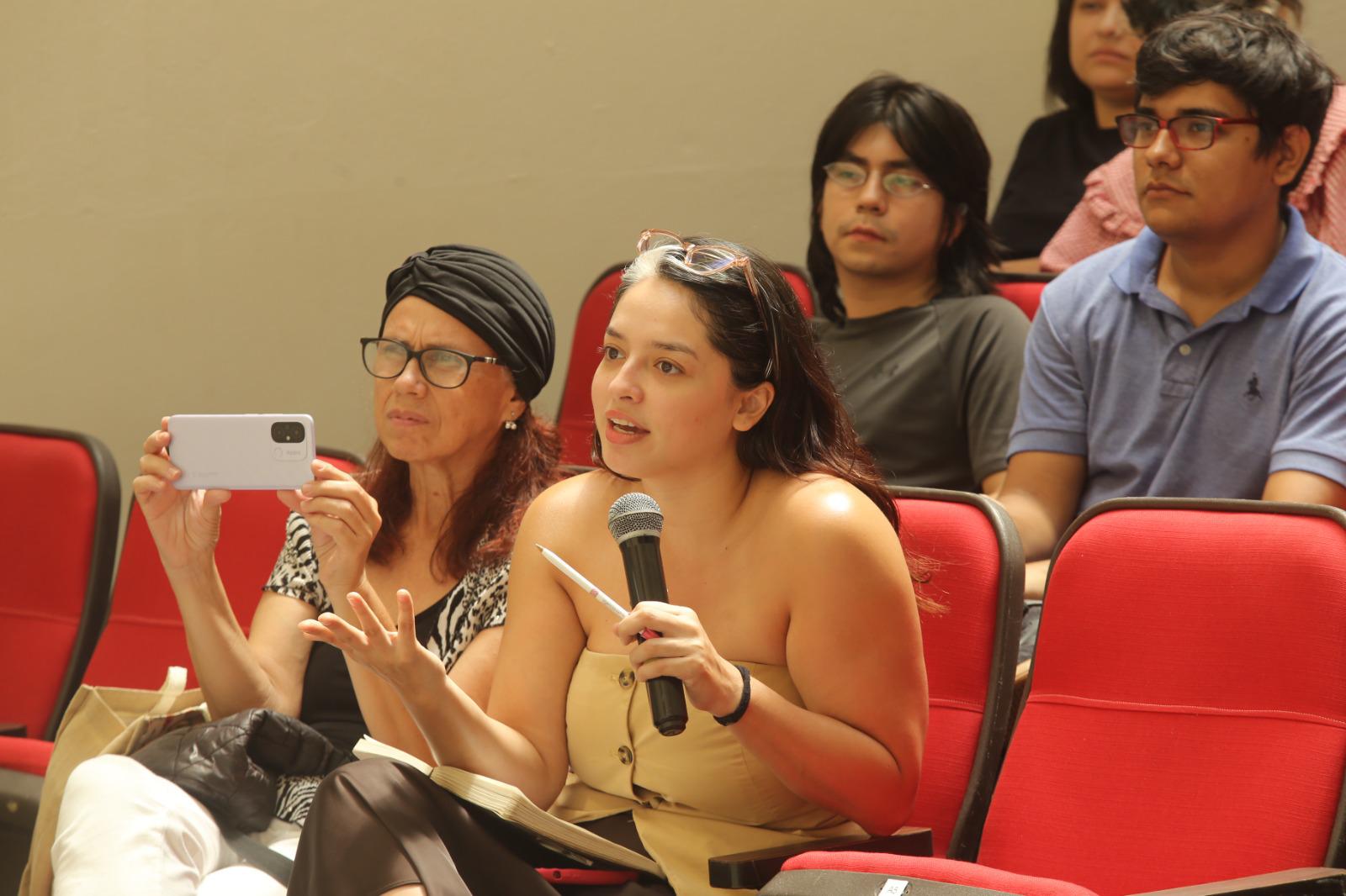 $!Los asistentes tuvieron la oportunidad de preguntar sus dudas e inquietudes a los dos actores.