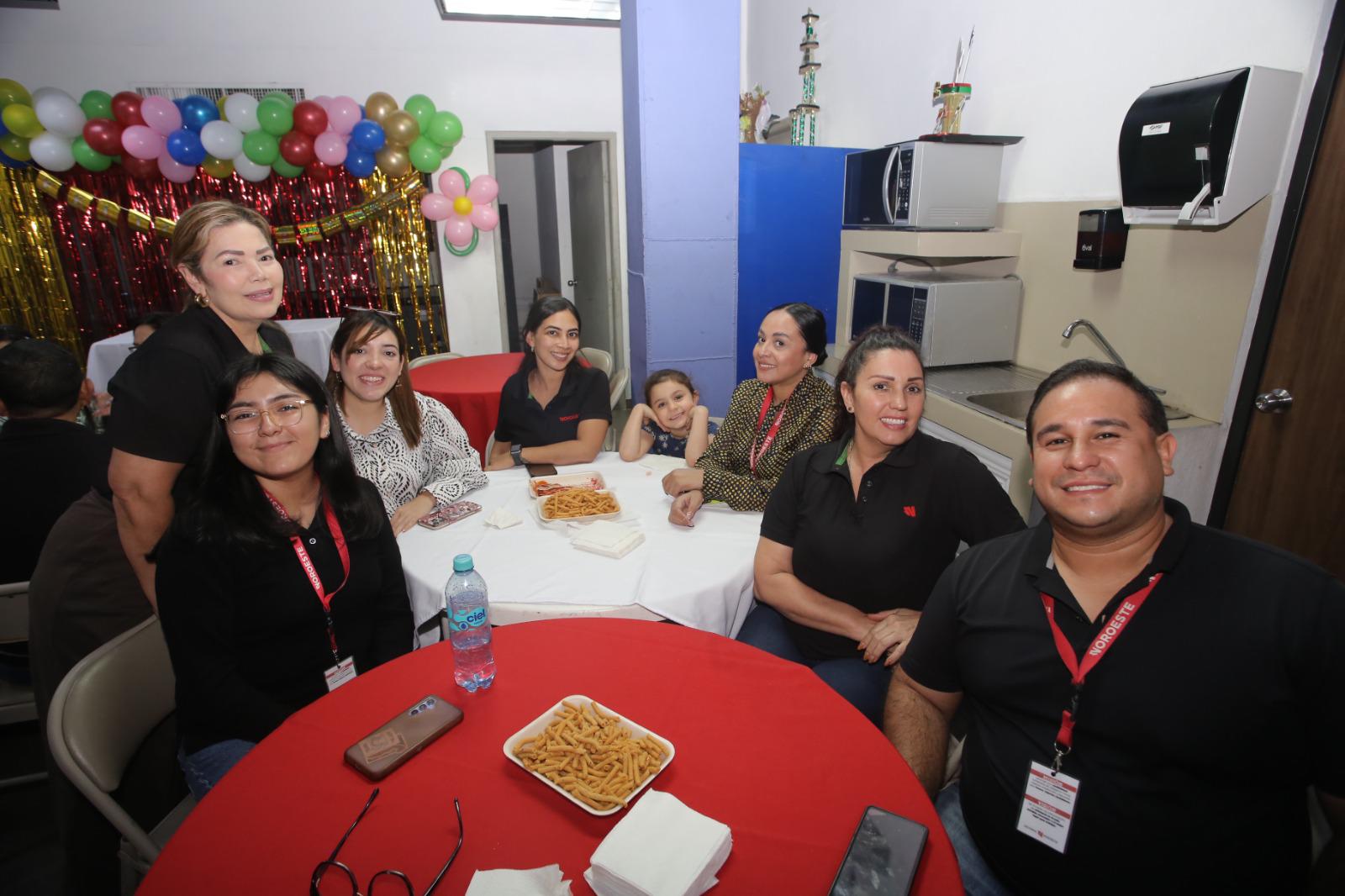 $!Ximena Gutiérrez, Elizabeth Peraza, Alina Zataráin, Stefany Ponzo, Ananí Guevara Lizárraga, Carolina Zataráin, Leticia Ferreira y Manuel Serrano.