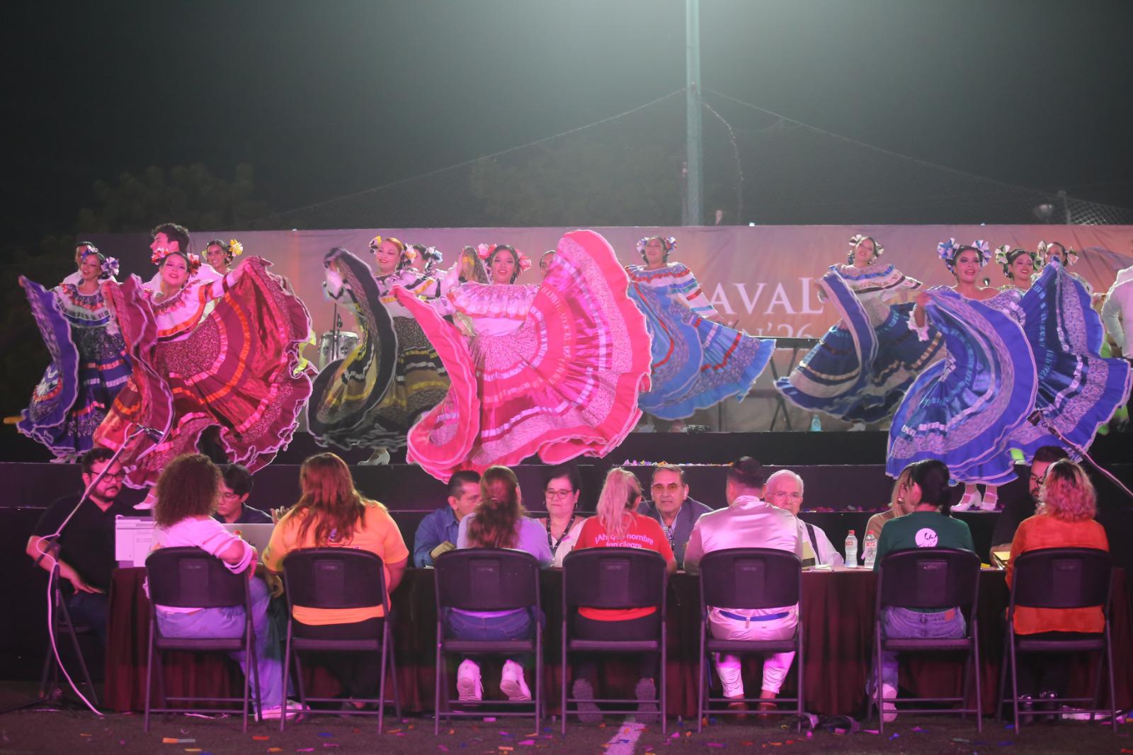 $!El conteo se llevó a cabo en un ambiente lleno alegría a cargo del Grupo Fusión y el Ballet folklórico Escénico Ferrer.