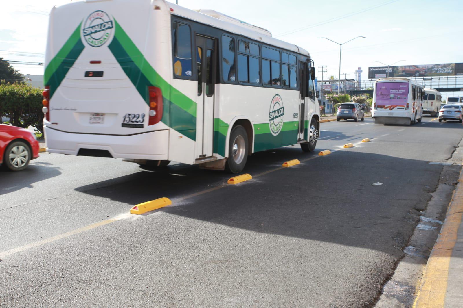 $!Colocan boyas en carril preferencial en Mazatlán