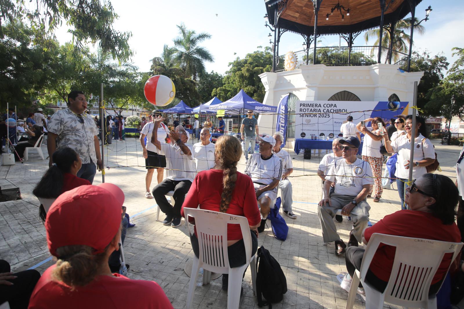 $!Adultos mayores se activan en Copa Rotaria de Cachibol