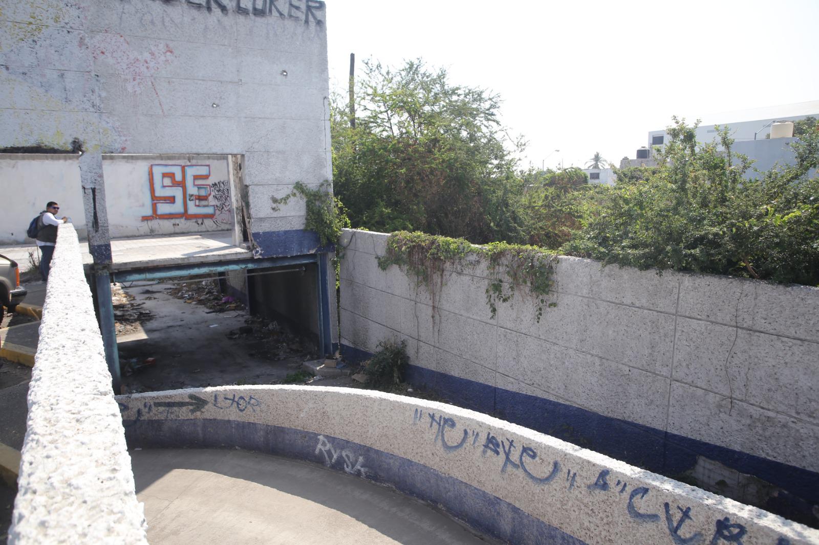 $!Abandono, basura y malos olores se apoderan de las viejas instalaciones de la tienda del ISSSTE