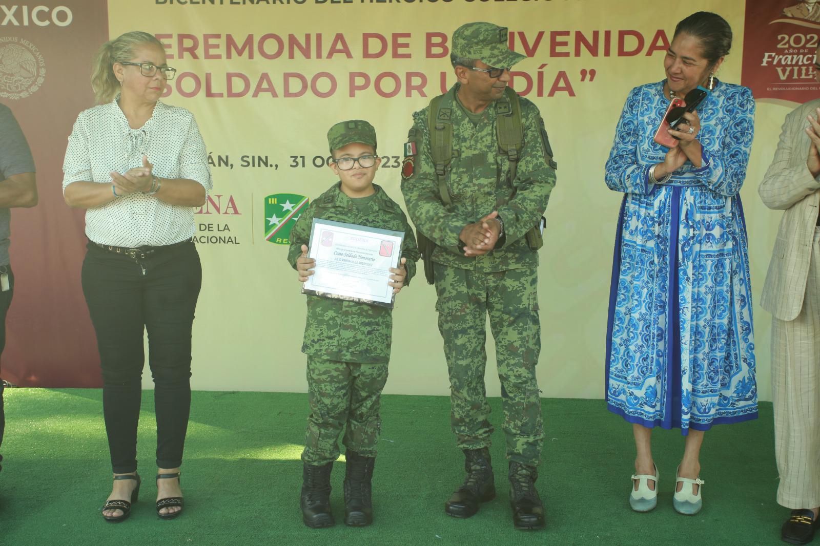 $!El niño mazatleco Julio Martín se convierte en soldado honorario por un día