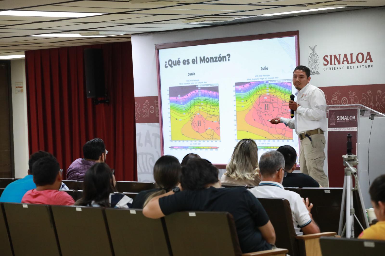 $!Protección Civil imparte conferencia a periodistas para informar en temporada de huracanes