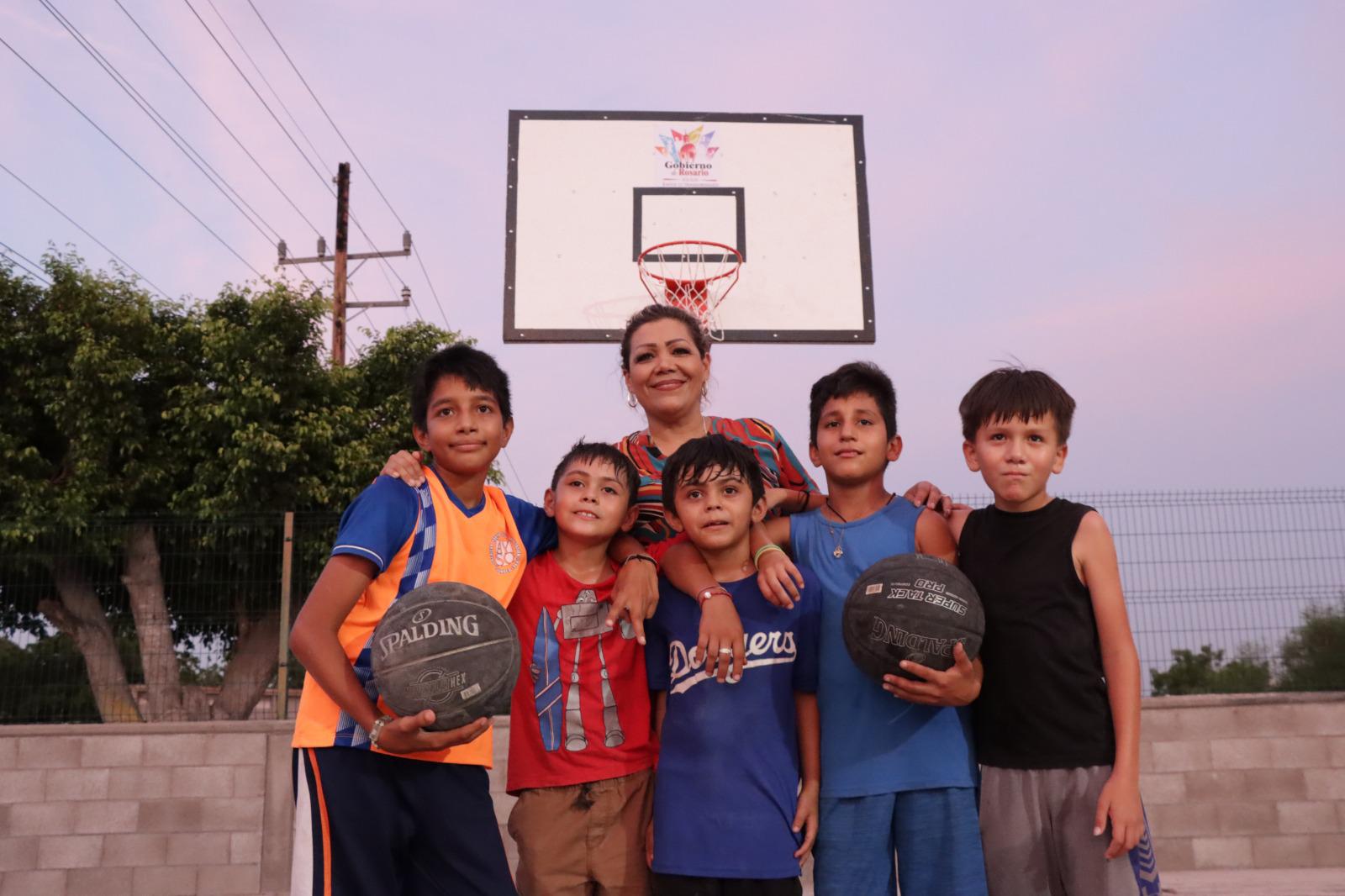 $!Entregan obra de agua potable y rehabilitación de cancha en La Estación