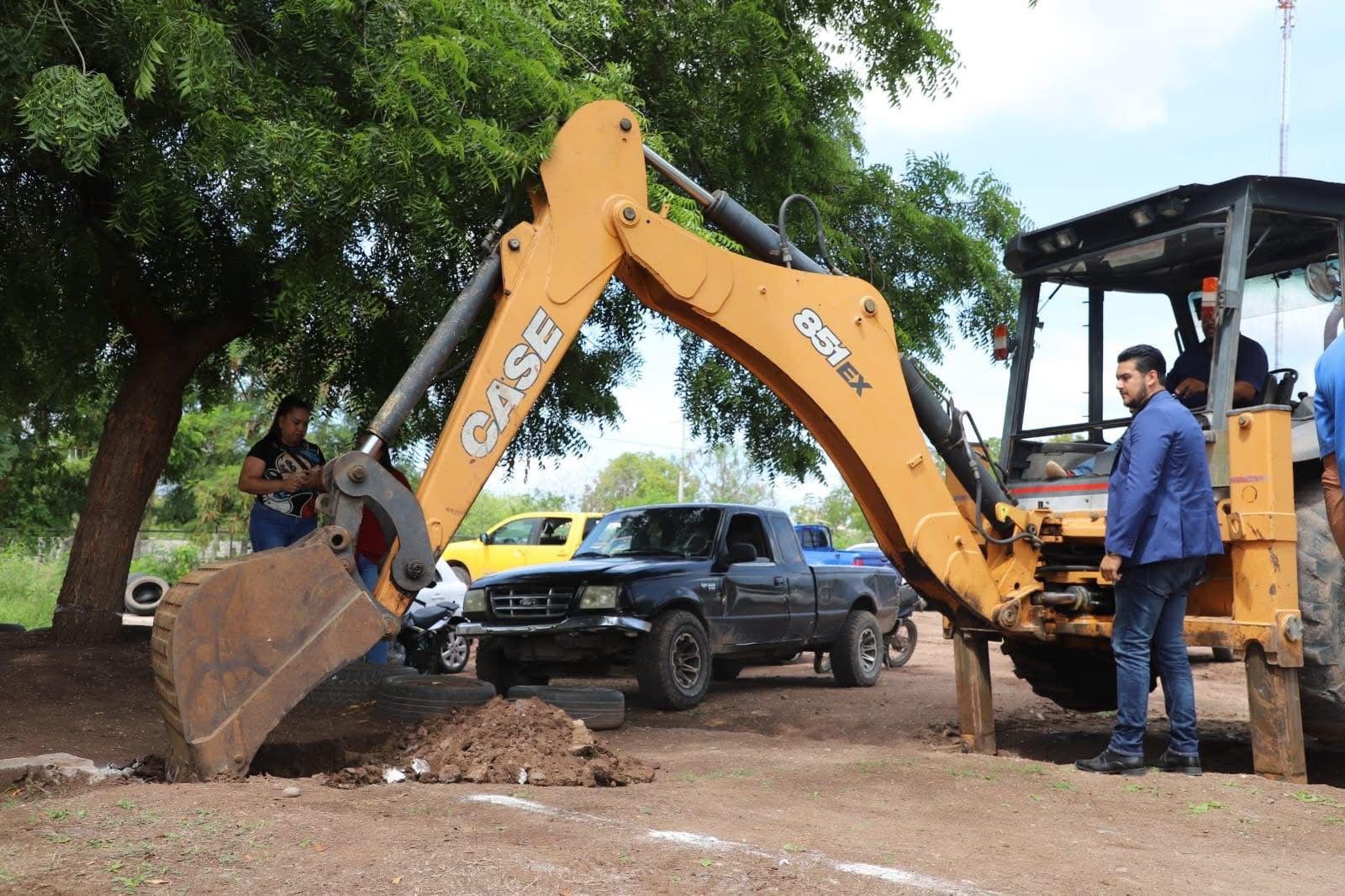 $!Dan inicio a la construcción de alumbrado público en el multideportivo de la comunidad de El Roble, en Elota