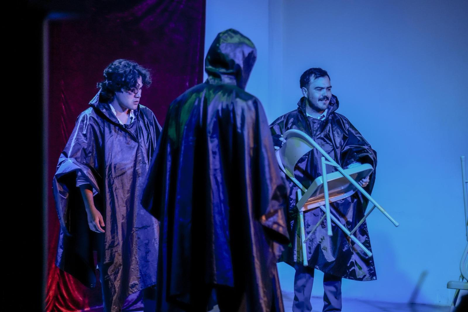 $!La pieza teatral está llena de momentos que mantienen al público absorto.