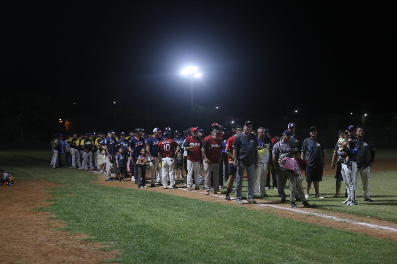 $!Cantan Playball en Liga de Meseros al Bat