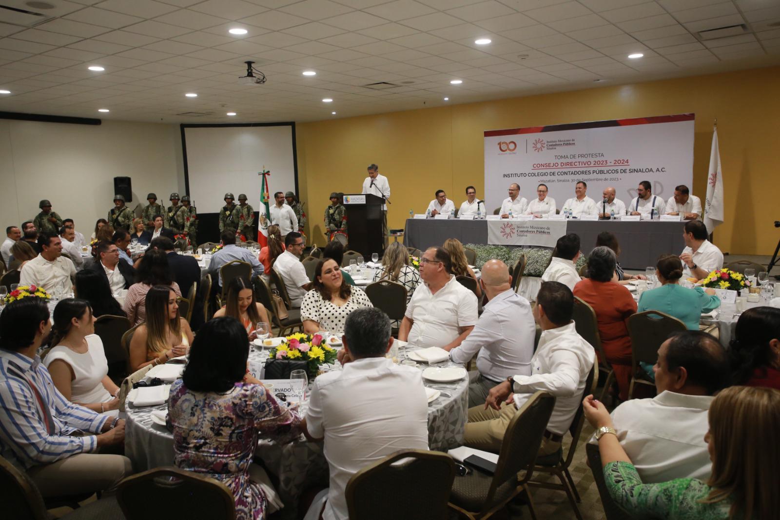 $!Rinde protesta consejo directivo del Instituto Mexicano de Contadores Públicos de Sinaloa