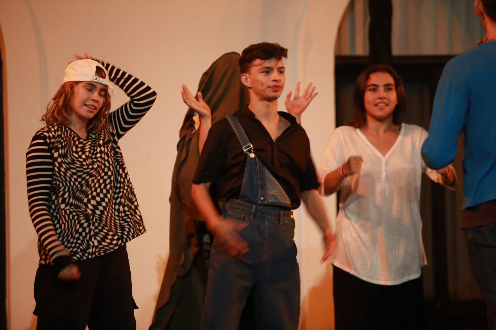 $!Improvisan alumnos de danza su clase abierta de teatro en el Museo de Arte