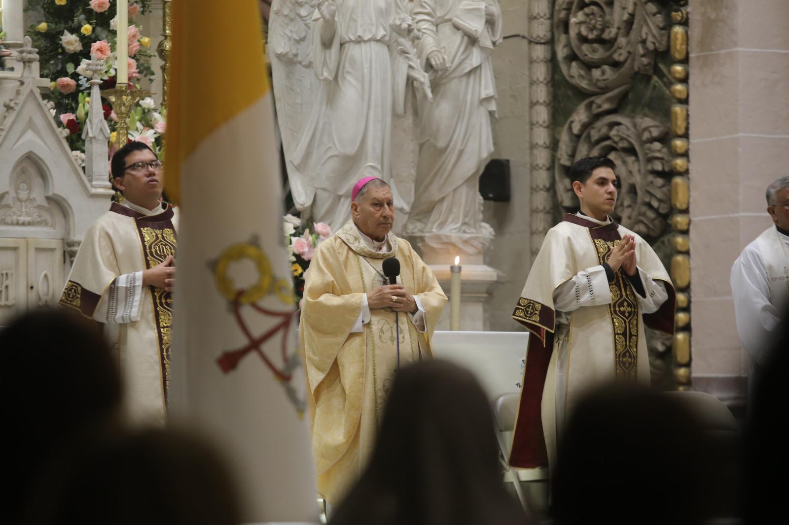 $!Celebran a Nuestra Señora de la Inmaculada Concepción en la Catedral de Mazatlán