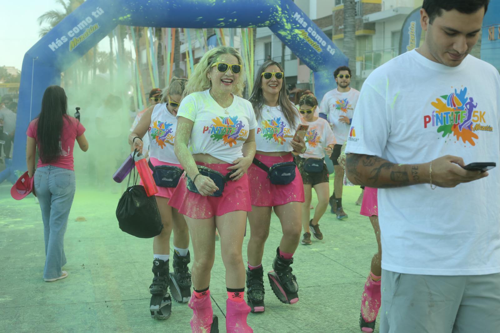 $!Se vive fiesta deportiva y de colores en la Carrera Píntate 5K Mazatún