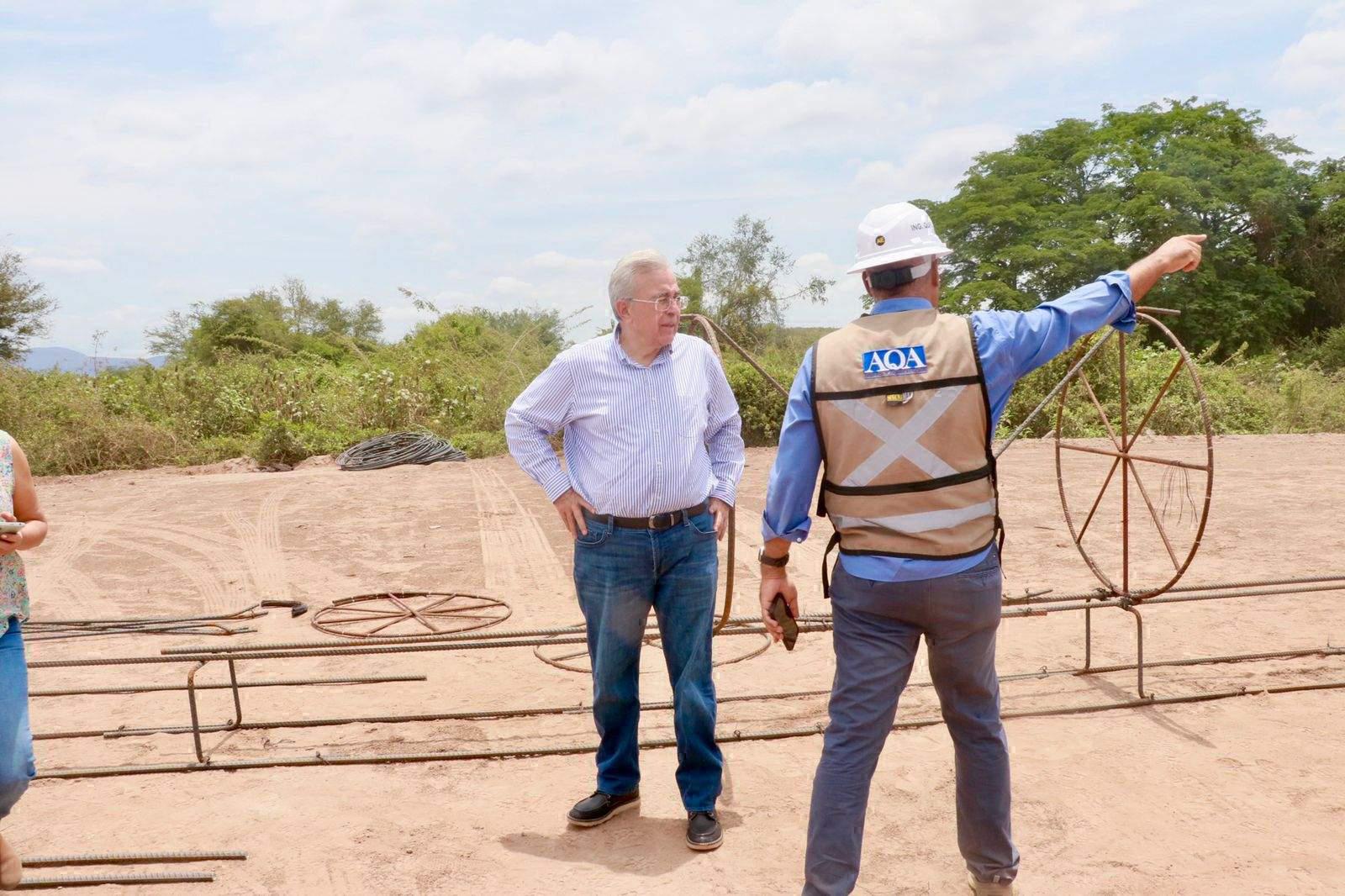 $!Supervisa Rocha Moya la construcción del puente El Quelite